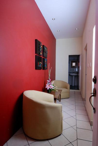 Hotel & Suites Galeria Морелия Стая снимка